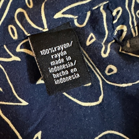 Ocean Pacific Vintage Men's Black Hawaiian Abstract Short Sleeve Shirt (Med) - Picture 7 of 11